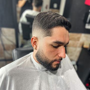 Corte com volume e movimento
